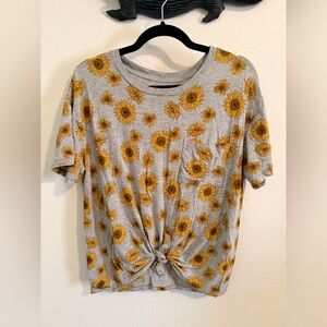 NWOT Floral Knot Front Tee in Gray and Yellow
